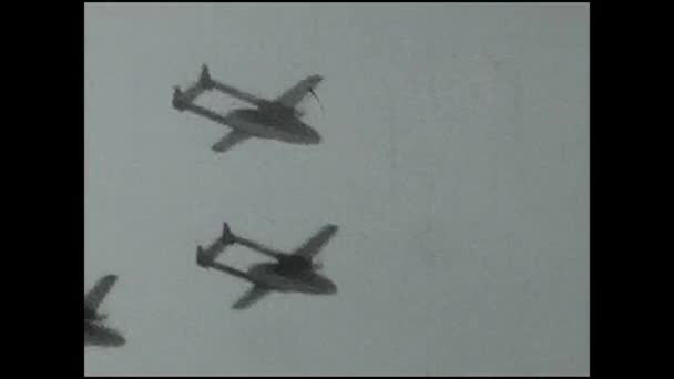 Lavinio Italy June 1960 Aerial Fleet Flying Sky Seen Balcony — Stock Video