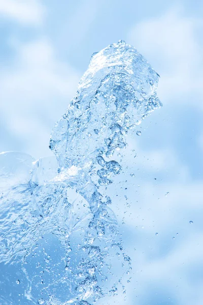 Fonte Água Contra Céu Azul — Fotografia de Stock