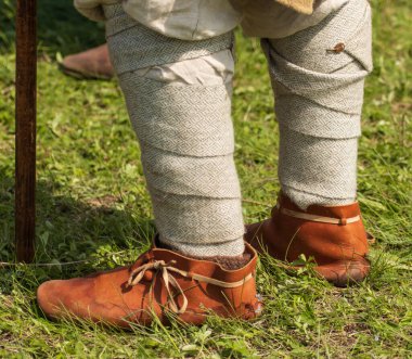 Erkek ayakkabıları doğal malzemeden yapılır.