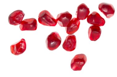 beyaz zemin üzerinde meyve nar