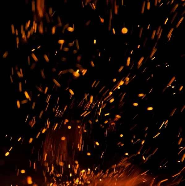Flammen Mit Funken Auf Schwarzem Hintergrund lizenzfreie Stockbilder