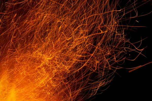 Flammen Mit Funken Auf Schwarzem Hintergrund lizenzfreie Stockfotos