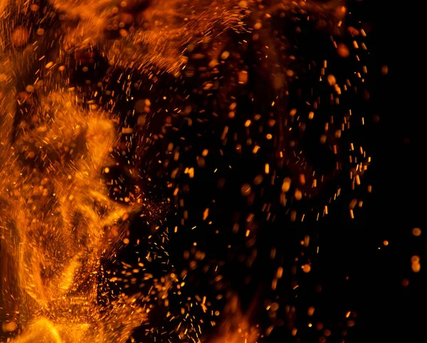 Flammen Mit Funken Auf Schwarzem Hintergrund Stockfoto