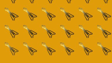 Sarı üzerine elektro gitar ikonu animasyonu