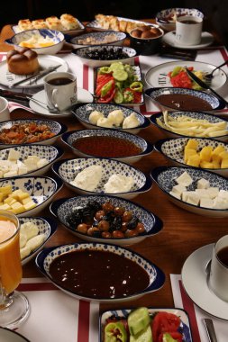 zengin ve leziz Türk Kahvaltı