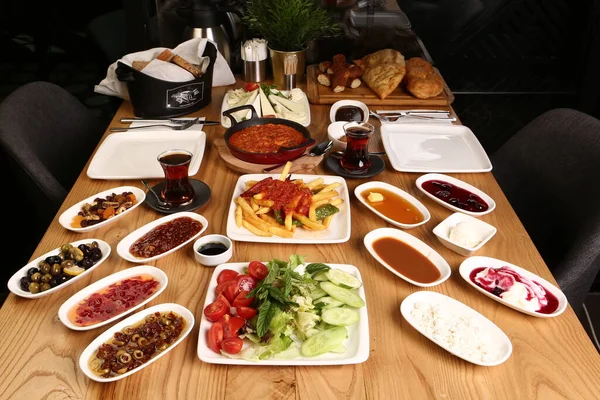 zengin ve leziz Türk Kahvaltı