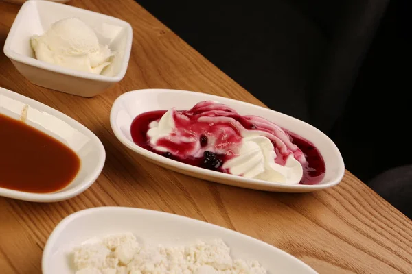 Reichhaltiges Und Köstliches Türkisches Frühstück — Stockfoto