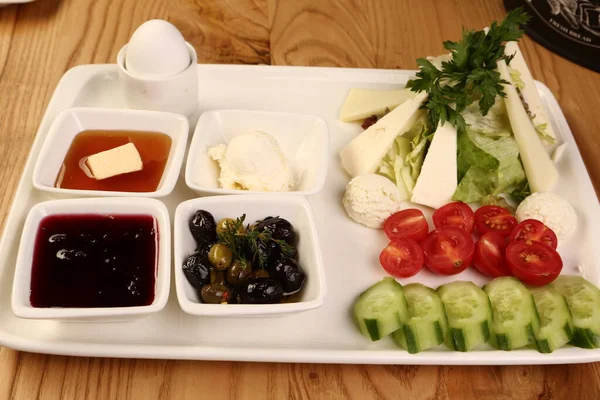 Reichhaltiges Und Köstliches Türkisches Frühstück — Stockfoto