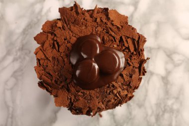 Masada lezzetli bir pasta var.