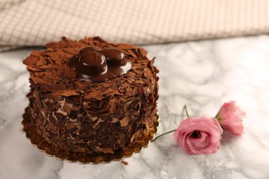 Masada lezzetli bir pasta var.