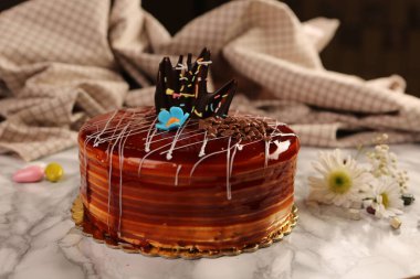 Masada lezzetli bir pasta var.