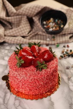 Masada lezzetli bir pasta var.