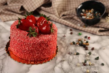 Masada lezzetli bir pasta var.