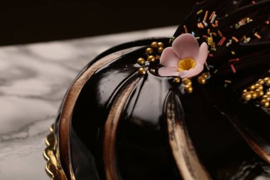 Masada lezzetli bir pasta var.