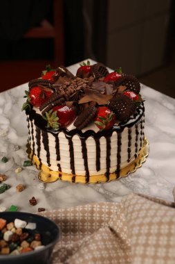 Masada lezzetli bir pasta var.