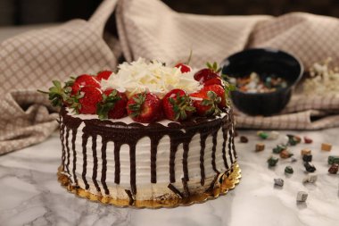 Masada lezzetli bir pasta var.