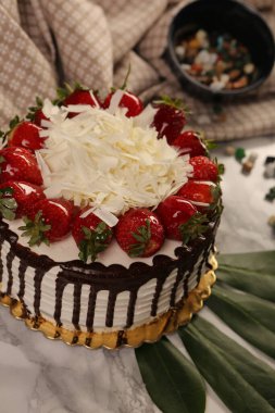 Masada lezzetli bir pasta var.