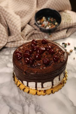 Masada lezzetli bir pasta var.