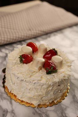 Masada lezzetli bir pasta var.