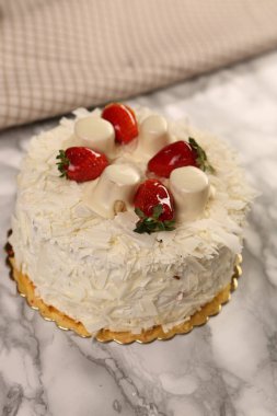 Masada lezzetli bir pasta var.