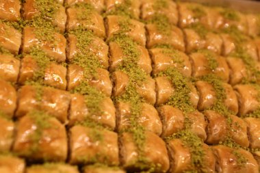 Geleneksel hindistancevizli tatlı baklavası. Ev yapımı fındıklı ve ballı baklava..