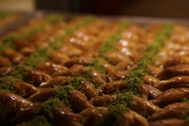 Geleneksel hindistancevizli tatlı baklavası. Ev yapımı fındıklı ve ballı baklava..