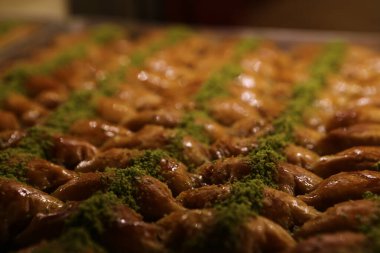 Geleneksel hindistancevizli tatlı baklavası. Ev yapımı fındıklı ve ballı baklava..