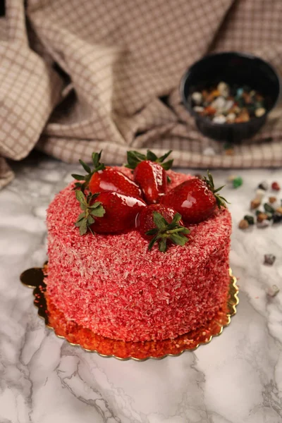 Masada lezzetli bir pasta var.