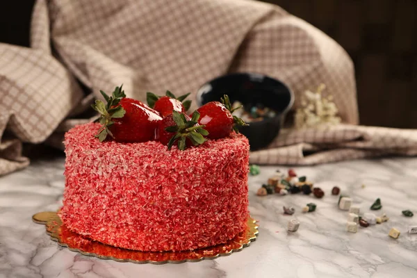 Masada lezzetli bir pasta var.