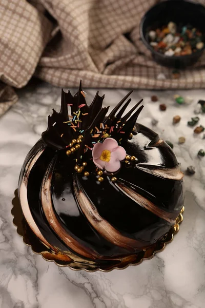 Masada lezzetli bir pasta var.