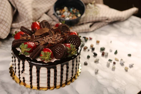 Masada lezzetli bir pasta var.