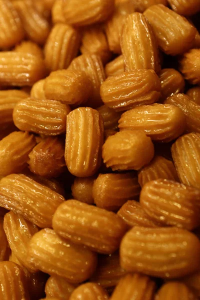 Geleneksel hindistancevizli tatlı baklavası. Ev yapımı fındıklı ve ballı baklava..