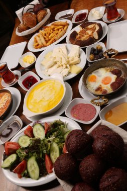 zengin ve leziz Türk Kahvaltı