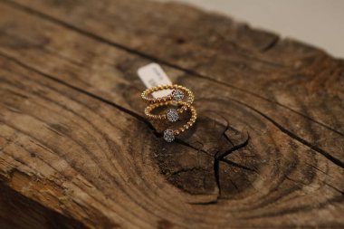 Elmas Mücevherler ve Moda Mücevherleri