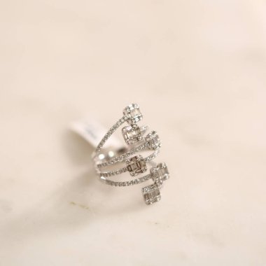 Elmas Mücevherler ve Moda Mücevherleri