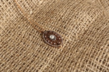 Elmas Mücevherler ve Moda Mücevherleri