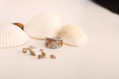 Elmas Mücevherler ve Moda Mücevherleri