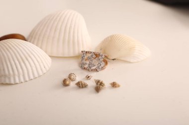 Elmas Mücevherler ve Moda Mücevherleri