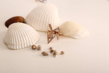 Elmas Mücevherler ve Moda Mücevherleri