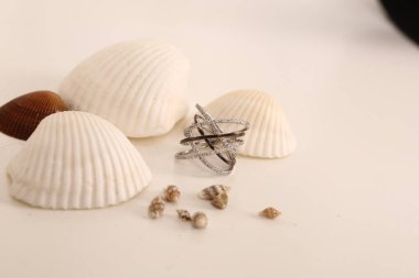 Elmas Mücevherler ve Moda Mücevherleri