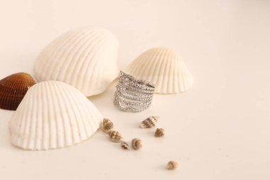 Elmas Mücevherler ve Moda Mücevherleri