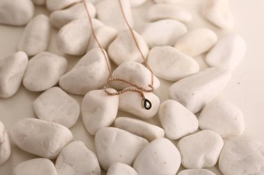 Elmas Mücevherler ve Moda Mücevherleri