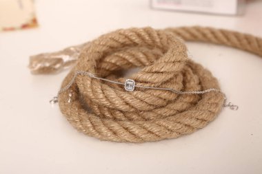 Elmas Mücevherler ve Moda Mücevherleri