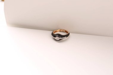 Elmas Mücevherler ve Moda Mücevherleri