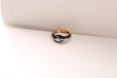 Elmas Mücevherler ve Moda Mücevherleri