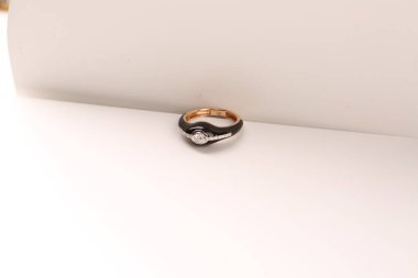 Elmas Mücevherler ve Moda Mücevherleri