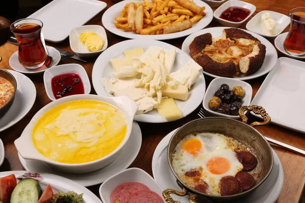 zengin ve leziz Türk Kahvaltı