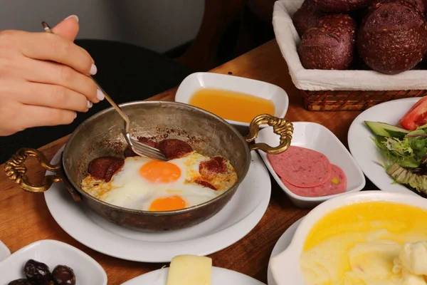 丰富美味的土耳其早餐 — 图库照片
