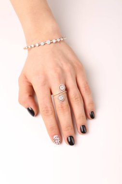 Elmas Mücevherler ve Moda Mücevherleri