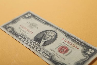 Bir sürü nakit bize dolar